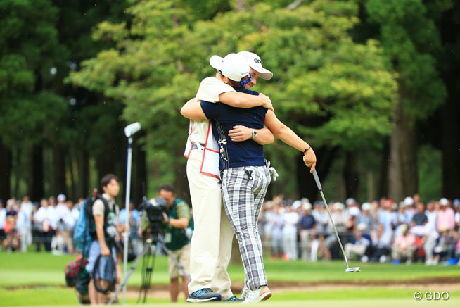 喜びと惜別の思いをこめて・・・新たな門出を祝う“餞（はなむけ）V”