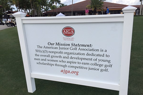 2015年 AJGA AJGAのミッションステートメントが刻まれている