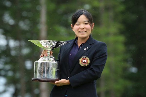 2015年 日本女子アマチュアゴルフ選手権 最終日 勝みなみ 辛勝続きだった勝みなみが、決勝戦は圧勝で「日本女子アマ」を制した※画像提供：日本ゴルフ協会（JGA）