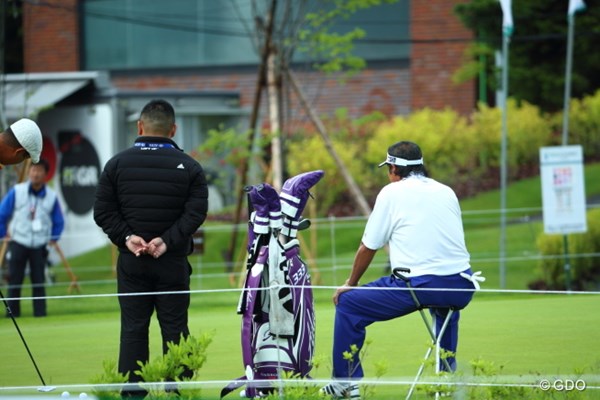 2015年 長嶋茂雄 INVITATIONAL セガサミーカップゴルフトーナメント 初日 尾崎将司 ジャンボさんクラスになると練習グリーンなんて見るだけでいいの。