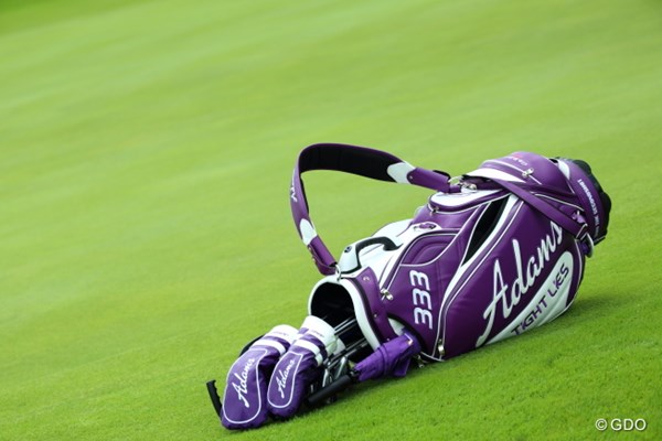 2015年 長嶋茂雄 INVITATIONAL セガサミーカップゴルフトーナメント 初日 尾崎将司 紫が似合うシニアってそうそういないよね。