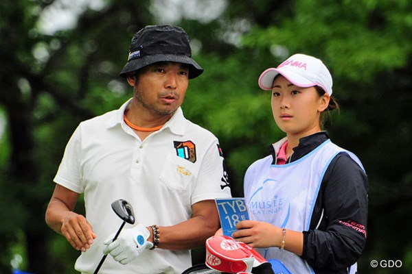 2015年 ミュゼプラチナムオープンゴルフトーナメント 初日 片山晋呉 去年の関西オープンでもキャディを務めた中谷さんは今年高校チャンプに輝きました～！