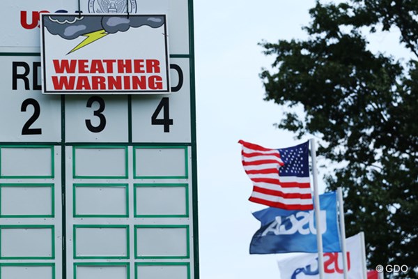 2015年 全米女子オープン 初日 雷雨 午後6時03分に雷雨接近により中断し、そのままサスペンデッドとなった