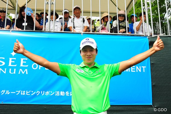 2015年 ミュゼプラチナムオープンゴルフトーナメント 最終日 キム・キョンテ 今季2勝目一番乗り！賞金ランクトップに躍り出たキム・キョンテ