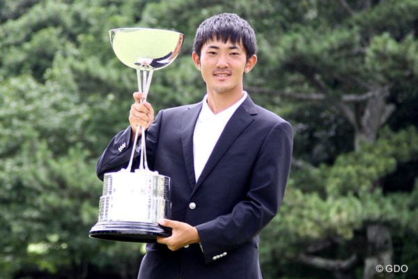 2015年 日本アマチュアゴルフ選手権 最終日 金谷拓実 “最年少優勝”対決を制した金谷拓実。17歳51日の高校2年生が日本一に上り詰めた