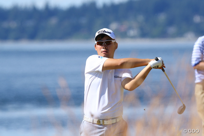 アブレが首位 川村昌弘は5打差39位発進