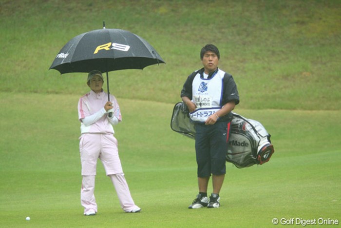 辻村明須香の兄で、プロゴルファーの辻村明志をキャディに初めて起用した諸見里しのぶ 2009年 リゾートトラストレディス初日 諸見里しのぶ