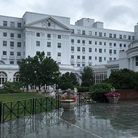 巨大なリゾートホテルの地下に、国家機密が隠されていた 2015年 ザ・グリーンブライアークラシック 事前 ホテル外観