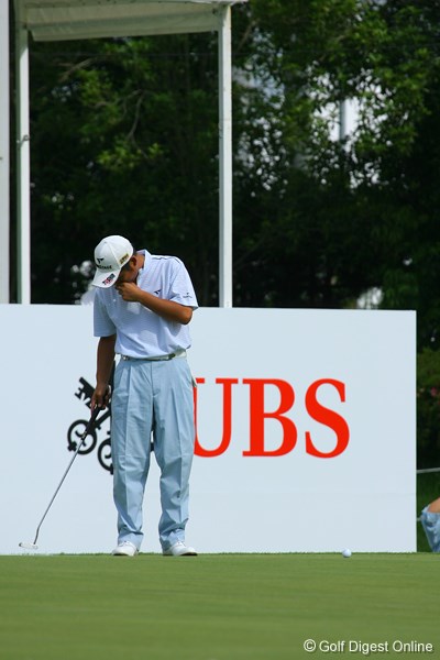 2009年 UBS日本ゴルフツアー選手権 3日目 池田勇太 最終ホールでこの日唯一のボギーを叩いて悔しがる池田勇太