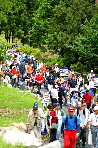 2009年 UBS日本ゴルフツアー選手権 3日目 石川遼 遼くんが行くところ、常に多くのギャラリーが付き従う