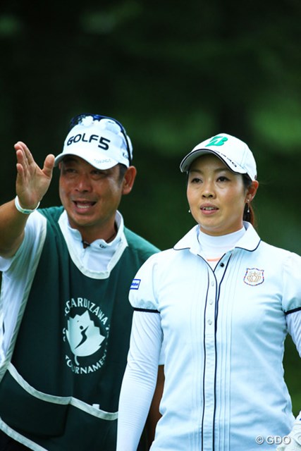 西山ゆかり初優勝に湧く疑問 キャディの力とは 国内女子ツアー Lpga Gdo ゴルフダイジェスト オンライン