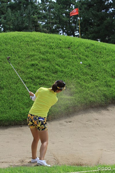 2015年 日本女子オープンゴルフ選手権競技 事前 テレサ・ルー グリーン周りには、アゴの高いバンカーが配置される