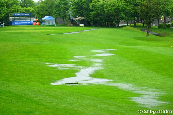 2009年 日本プロゴルフ選手権 初日 スタート前から降り続いた雨は刻々と雨量を増し、10時20分に中止が決定した