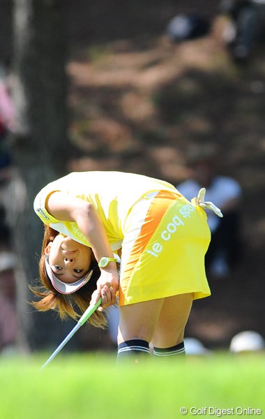 サントリーレディスオープンゴルフトーナメント2日目 中村香織 さすがわ元体操選手！ほんまに体が柔らかいですわ。びっくり！！