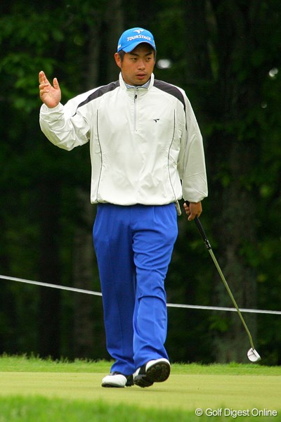 2009年 日本プロゴルフ選手権大会 3日目 池田勇太 最終9番をバーディフィニッシュ！ギャラリーの歓声に応える池田勇太