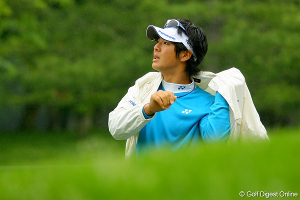 2009年 日本プロゴルフ選手権大会 3日目 石川遼 雨、風だけでなく寒さにも見舞われた第2ラウンド。石川遼も着たり脱いだりの繰り返し