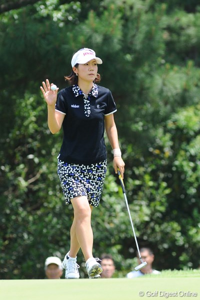 サントリーレディスオープンゴルフトーナメント最終日 李知姫 いつもパンツルックのチヒちゃんは、スカートの涼しさにびっくりして、やみつきになりそうだとか