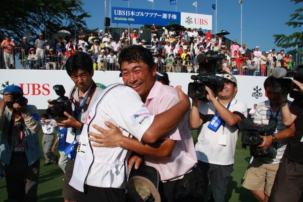 2009年 JGTOプレーヤーズラウンジ 五十嵐雄二 ツアー選手権で初優勝を飾った五十嵐雄二。ゴルフの話よりも蕎麦のほうが熱かったかも