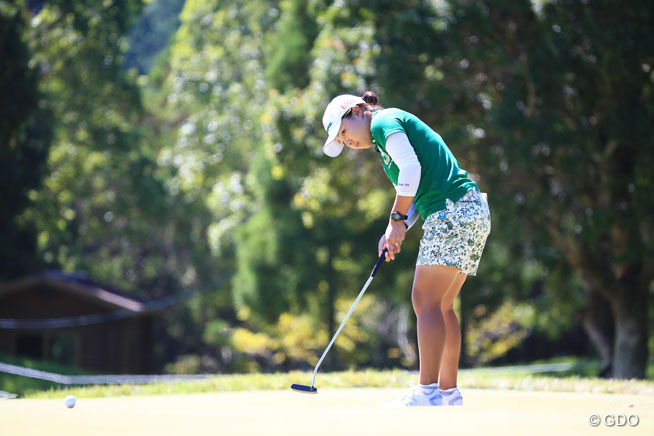 ハチに刺されても…パターを替えた永峰咲希が2位浮上