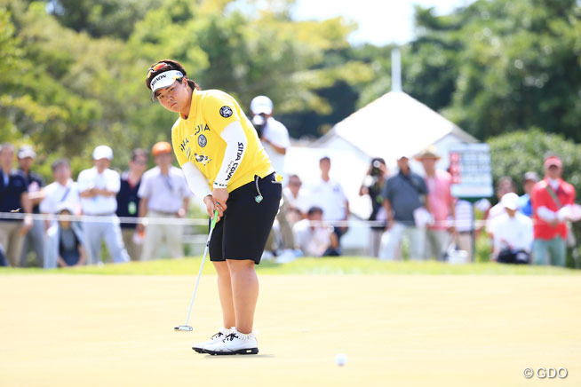 酒井美紀の勝負“柄” 注目は足元？