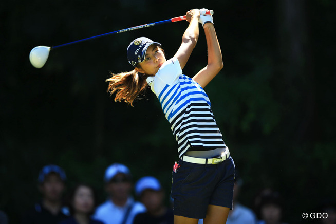 松森彩夏が首位発進 横峯さくらと宮里美香は28位