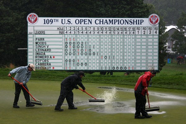 2009全米オープン初日 18番グリーンもこの通り。初日は雨の為、サスペンデットとなった(Andrew Redington/Getty Images)