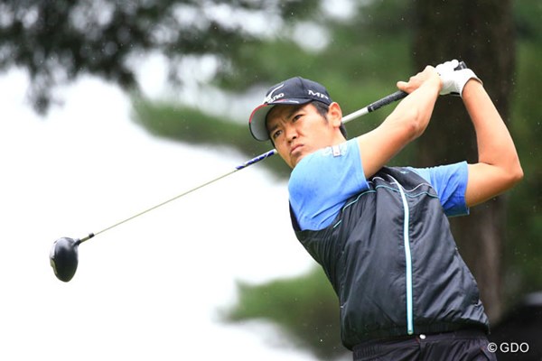2015年 アジアパシフィック ダイヤモンドカップゴルフ 2日目 武藤俊憲 得意のショットで難コース攻略。武藤俊憲が奪った7つのバーディはすべて2m前後のパットを決めた