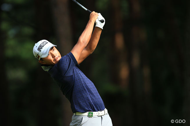 海外への扉を開け 小平智が2打差2位で最終日最終組に