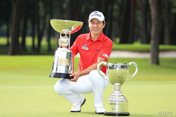 2015年 アジアパシフィック ダイヤモンドカップゴルフ 最終日 キム・キョンテ キム・キョンテは今季4勝目を挙げ、獲得賞金1億円を突破した