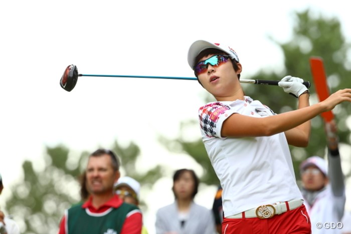 この手の選手はこのフィニッシュでもボールはきっちりとフェアウェイに飛んでるのだ 2015年 日本女子オープンゴルフ選手権競技 初日 キム・ヒョージュ