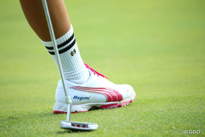 そのソックス、ゴルフっぽくなくて可愛い。 2015年 日本女子オープンゴルフ選手権競技 2日目 木戸愛