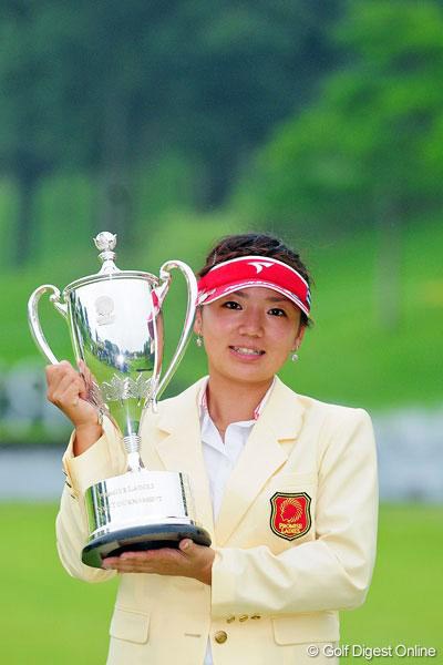 2009年 プロミスレディスゴルフトーナメント 事前 有村智恵 好調なシーズンを送る有村智恵が大会連覇に挑む！