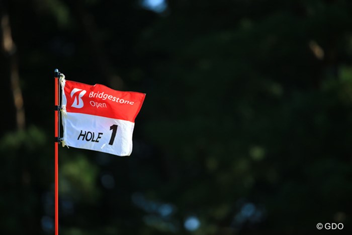 きょうは風が強く試合が荒れた 2015年 ブリヂストンオープンゴルフトーナメント 最終日 ピンフラッグ