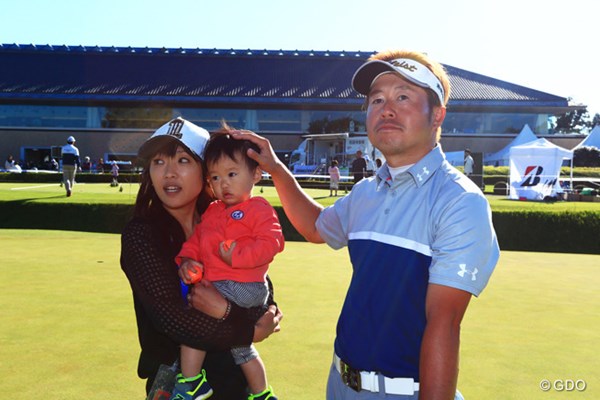 2015年 ブリヂストンオープンゴルフトーナメント 最終日 松村道央 待ってろよもうすぐパパの優勝が決まるから