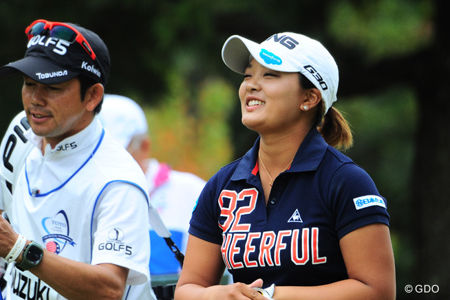 鈴木愛が3打差6位で日本勢最上位 首位にジェニー・シン