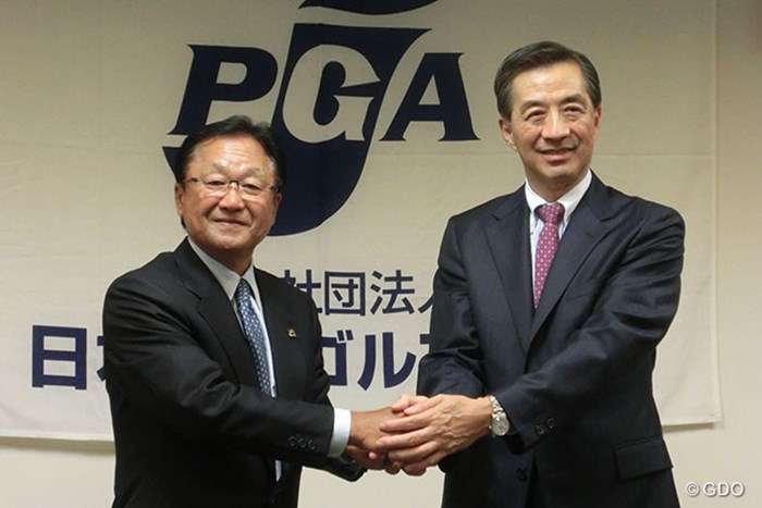 PGAの倉本昌弘会長と株式会社ノジマの野島廣司社長（写真右）が会見で新規大会への意気込みを語った 2016年 ノジマチャンピオン杯 記者会見
