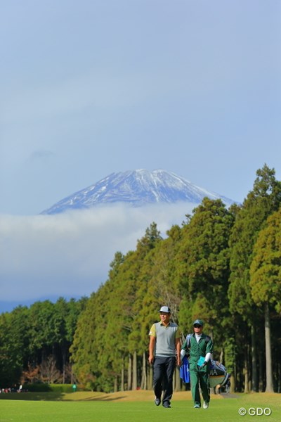 2015年 三井住友VISA太平洋マスターズ 2日目 谷原秀人 富士山が見てます。がんばりましょう。