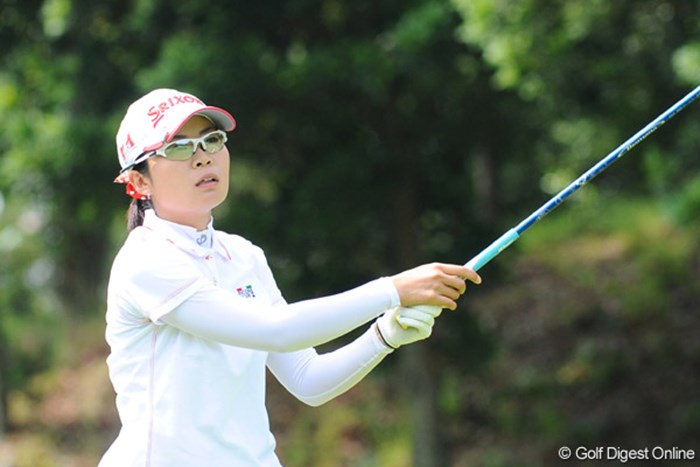 関西（京都）の女の子です。独特のスイングですが、ステディーなゴルフをしまっせェ～。13位T 2009年 プロミスレディスゴルフトーナメント 2日目 永井奈都