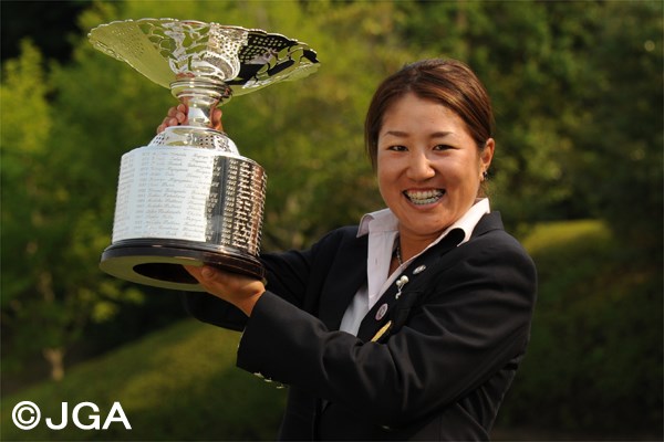 2009年 日本女子アマチュアゴルフ選手権競技 最終日 藤本麻子 ついにアマチュアの頂点に！藤本麻子が日本女子アマを制す（写真提供／日本ゴルフ協会）