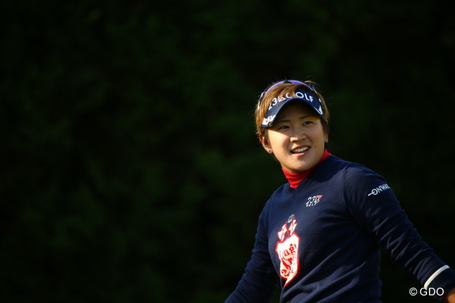 成田美寿々、鈴木愛らが首位 女王イ・ボミは2打差7位発進