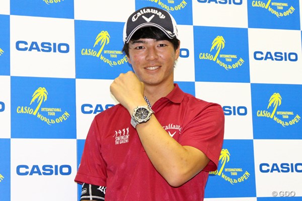 2015年 カシオワールドオープンゴルフトーナメント 事前 石川遼 石川遼はカシオ計算機と2年間の契約延長へ。オウンネーム入りの腕時計が贈られた