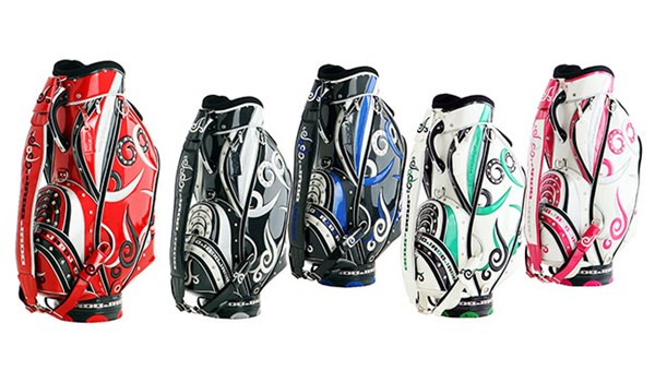 ジャド_キャディバッグ アメリカンタトゥー柄のデザインがヨコシマなゴルファーを刺激する。カラーバリエーションも豊富