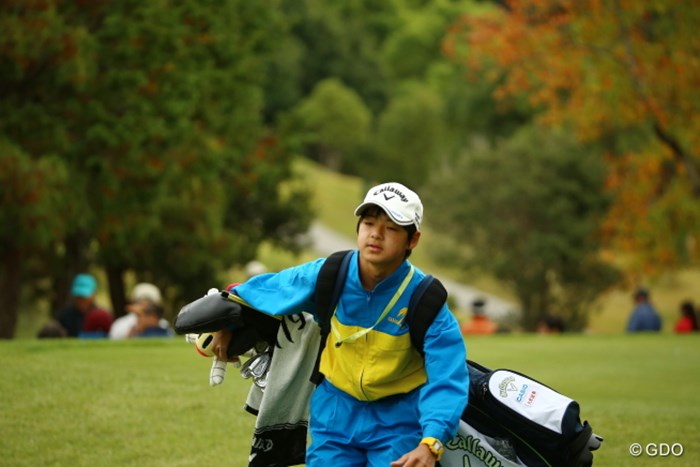 弟かわいいなー。俺も欲しい。 2015年 カシオワールドオープンゴルフトーナメント 初日 石川遼のキャディ（弟）