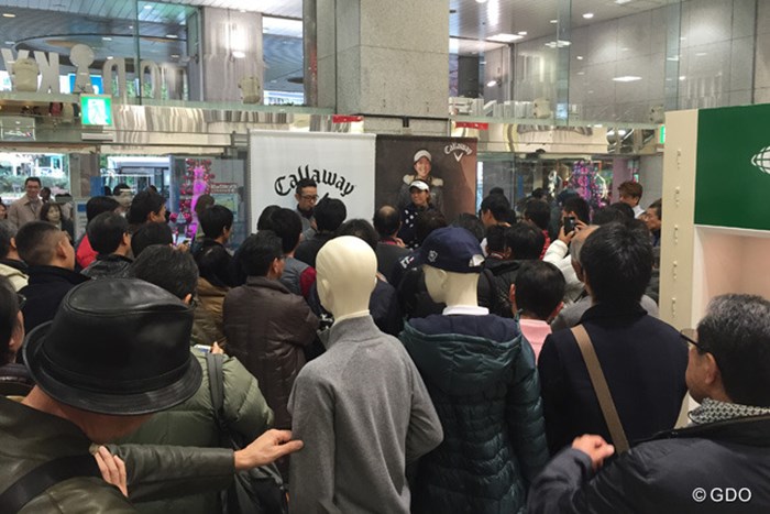 イベント会場には多くのファンが詰めかけた 2015年 キャロウェイアパレル トークショー 藤田光里