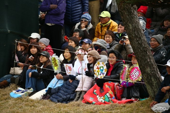 基本、ゴルフファンの女性達って妙齢な方ばかりなのはなぜ？ 2015年 ゴルフ日本シリーズJTカップ 最終日 石川遼応援団