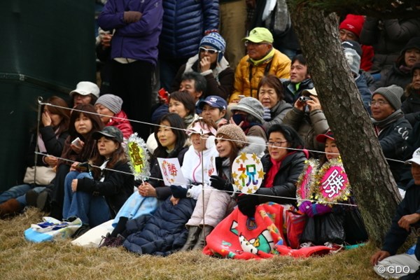 2015年 ゴルフ日本シリーズJTカップ 最終日 石川遼応援団 基本、ゴルフファンの女性達って妙齢な方ばかりなのはなぜ？