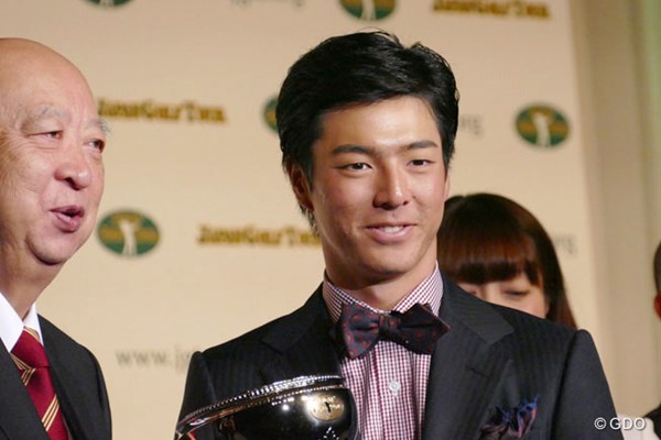 2015年 表彰式 石川遼 国内ツアー7戦の出場で2勝を挙げた石川遼が9年連続のMIP賞を受賞した