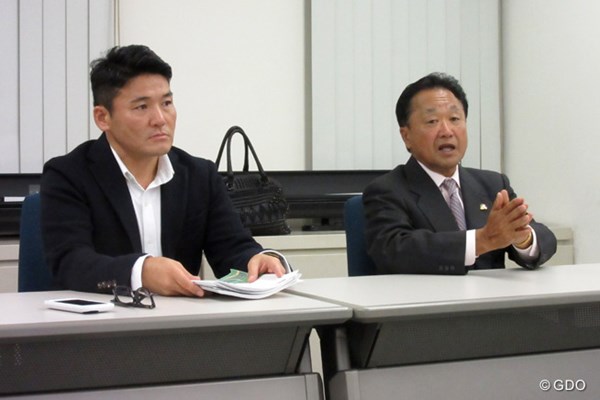 2015年 オリンピック強化委員会 正副委員長会議 倉本昌弘、丸山茂樹 委員会の会議に初めて参加した丸山茂樹（写真左）。メダル報酬への具体案を明かした