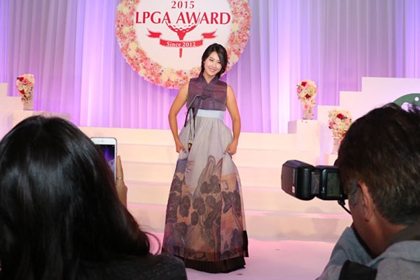 2015年 LPGAアワード キム・ハヌル 韓国のチマチョゴリをアレンジしたドレスだとか。
