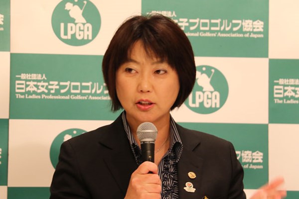 2015年 小林浩美 来季も賞金総額が史上最高額を更新した国内女子ツアーの日程を発表する小林浩美LPGA会長
